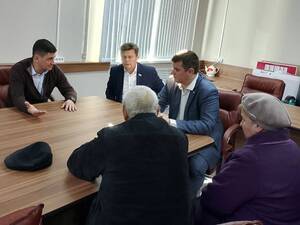 В Климово власти встретились с жителями, пострадавшими от обстрелов ВСУ