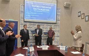 Ранены при доставке пенсий под обстрелом: два почтовика из Унечи получили награду «За мужество»