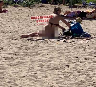 В Брянске сняли на фото голую девицу на пляже в Радице-Крыловке