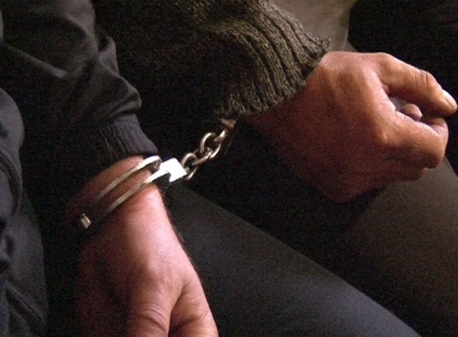 В Брянске 20-летних парней задержали за сбыт наркотиков