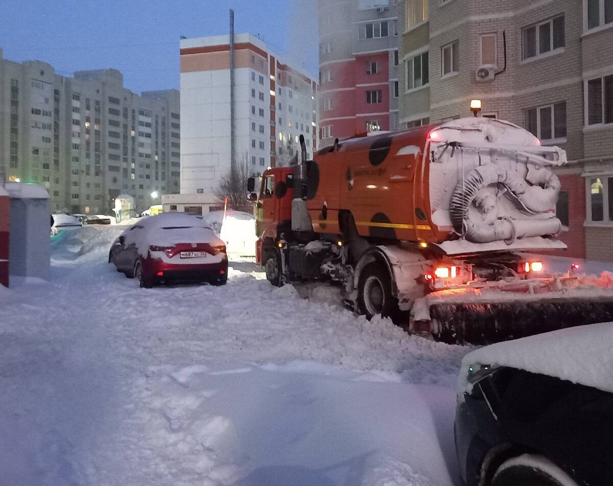 Брянцев предупредили об опасных снежных горках возле дорог