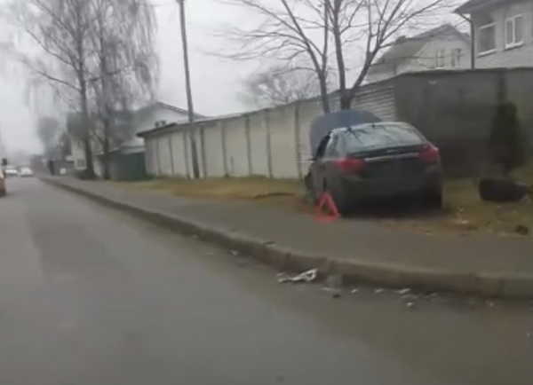 В Брянске сняли на видео ДТП с двумя легковушками в Бежице