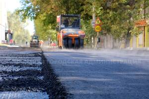В Брянске начали укладывать асфальт в 1-м проезде Станке Димитрова