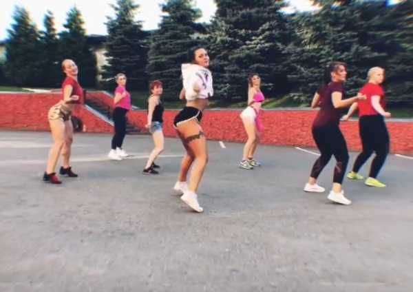 В Брянске видео с танцами Червяковой возле банка заинтересовало полицию