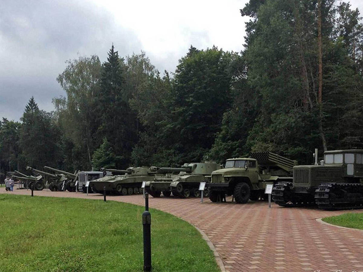 На подъездах к Партизанской поляне под Брянском 9 мая возникли заторы |  09.05.2024 | Брянск - БезФормата