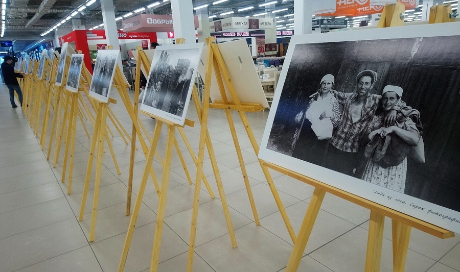 В Брянске в ТРЦ «Аэропарк» открылась выставка фотографий из умерших деревень