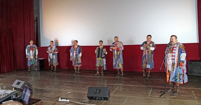 Брянский ансамбль «Ватага» спел для жителей Почепа
