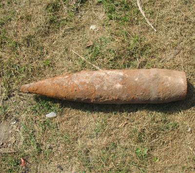 В Гордеевском районе в поле нашли артиллерийский снаряд