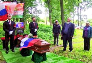 В Клинцах простились с погибшим в СВО Александром Стражевым