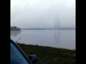 Два беспилотника упали в озеро Орлик в Брянске