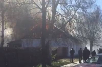 В Клинцах сняли на видео пожар в жилом доме