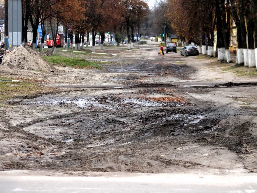 В Брянске обещают восстановить раскуроченный тротуар на проспекте Московском