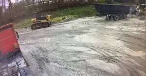 Двое молодых брянцев сняли аккумуляторы с трактора