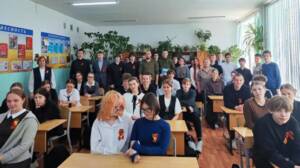 В Локте военные медики провели занятие для школьников