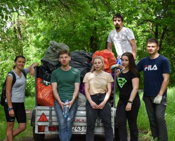 Брянские активисты освободили от мусора берег озера Мутное