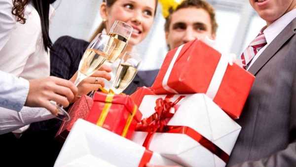 Корпоративные подарки – что подарить коллегам? 
