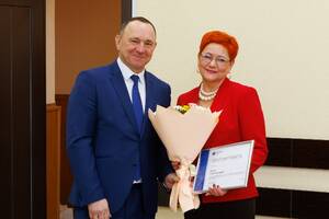 Сотрудники «Брянскэнерго» и «Брянскэлектро» получили награды в День энергетика