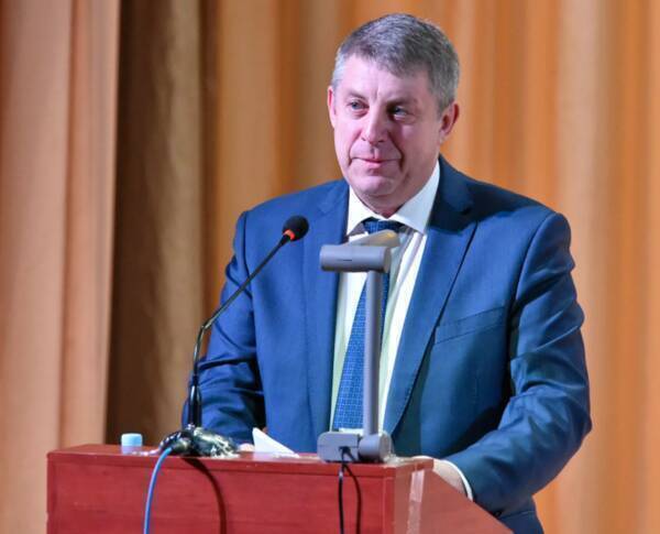 Губернатор Брянской области Александр Богомаз поздравил педагогов 