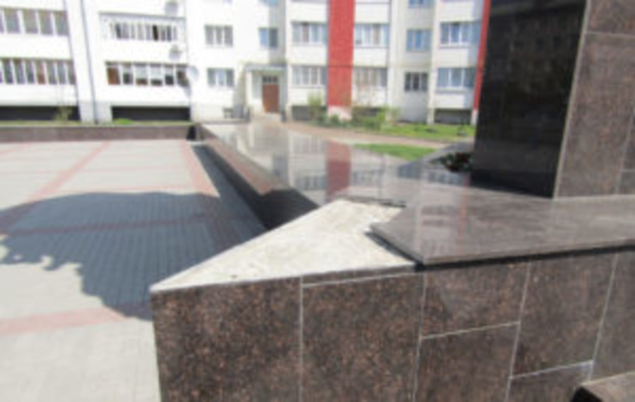 В Новозыбкове накануне 9 Мая разбили памятник воинам-освободителям