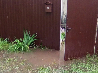  В Брянске во время ливня из-за канализации затопило частные дома