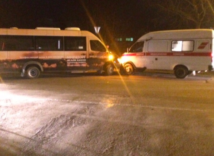 В Бежице столкнулись скорая помощь и автобус «Мираторга»