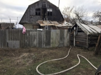 В Брянске тушили пожар в жилом доме на Володарке