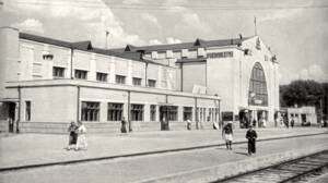 В Брянске представили довоенное фото железнодорожного вокзала станции Орджоникидзеград