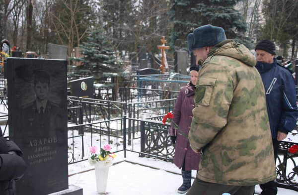 В Брянске почтили память погибшего на Кавказе офицера Андрея Азарова