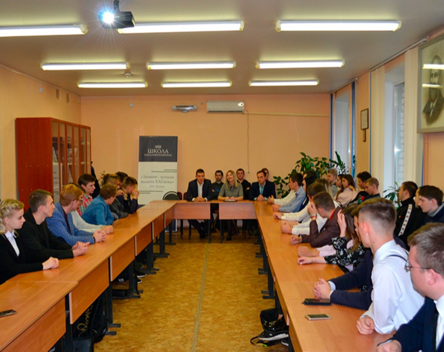 Брянской молодежи обещают социальные лифты в школе парламентаризма
