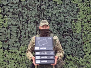 Суземские волонтёры помогли бойцам СВО мониторами для дронов