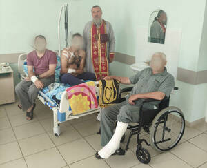 Священник поддержал раненых в Климовском районе военнослужащих