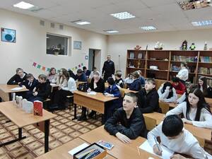 Полицейские и волонтеры провели исторический квиз для брянских подростков