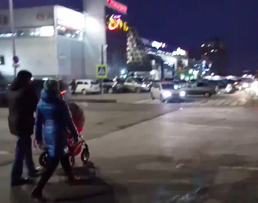 На новой дороге по Романа Брянского сняли видео транспортного хаоса