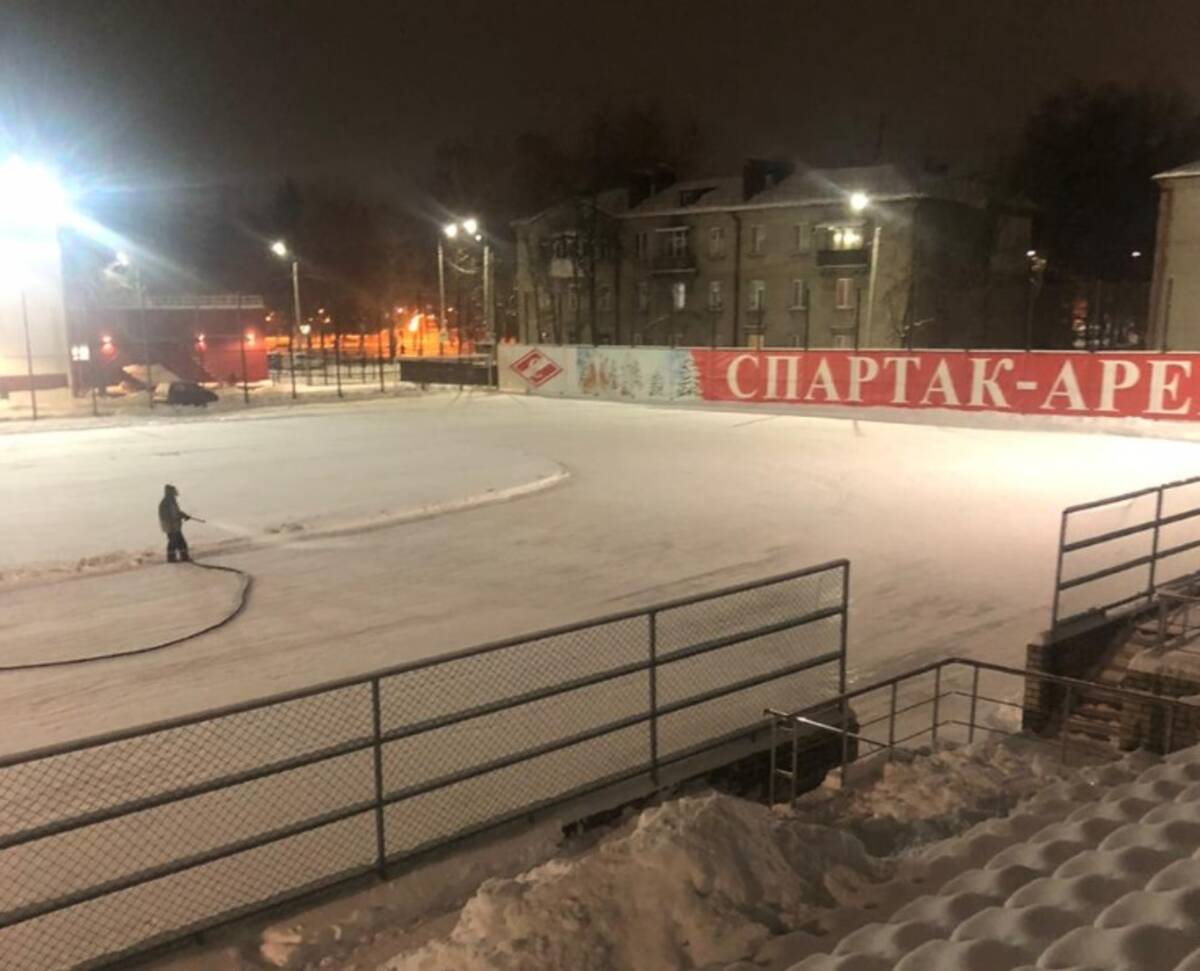 В Брянске на «Спартак-Арене» готовят к открытию самый большой городской  каток | 05.12.2023 | Брянск - БезФормата