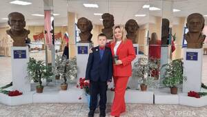 Брянский депутат пришла на выборы с сыном
