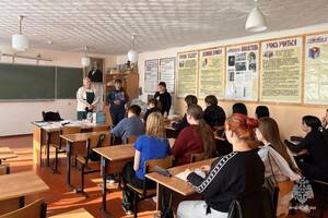 Студентам в Мглине объяснили, как действовать при пожаре и ЧС