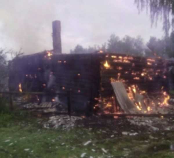 В Красногорском районе сгорел дом: есть пострадавший