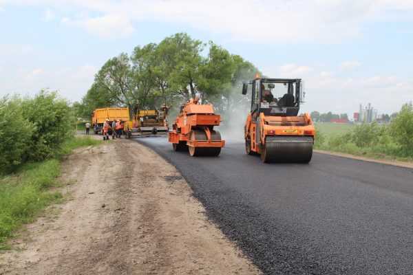 В Брасовском районе активно ремонтируют дорогу Локоть-Кретов