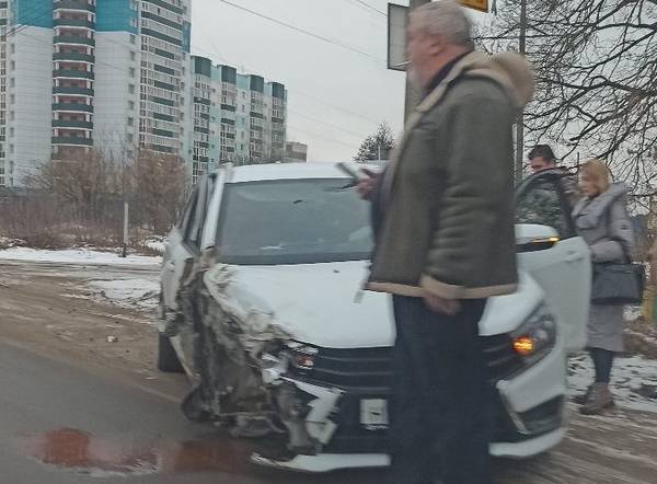 В Брянске в ДТП на Литейной ранен 38-летний водитель