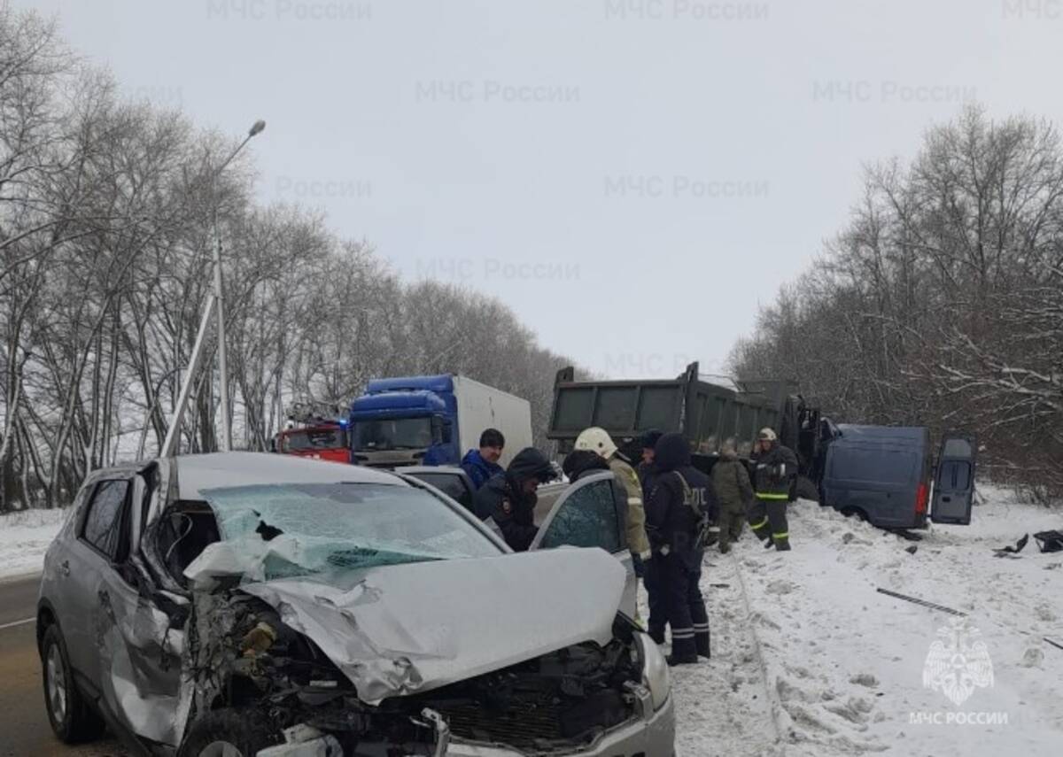 Под Карачевом в ДТП с тремя машинами пострадали люди