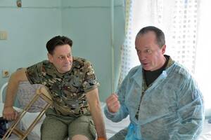 Командир «БАРС-Брянск» Антошин передал бойцу протез и 837 000 рублей