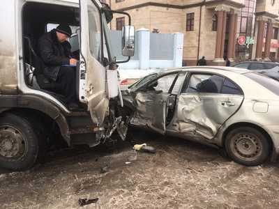 Брянский водитель грузовика разбил 9 машин в Калуге