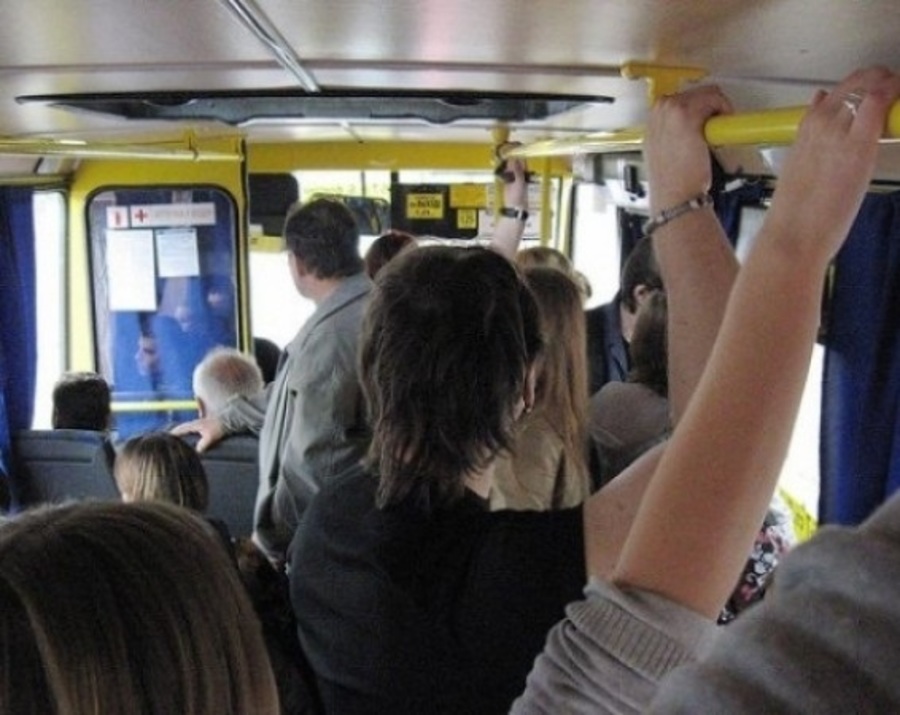 В Клинцах женщина разбила голову в пассажирском автобусе