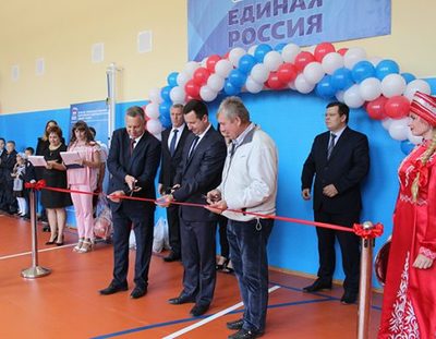  В Первомайской школе Почепского района после ремонта открыли спортзал