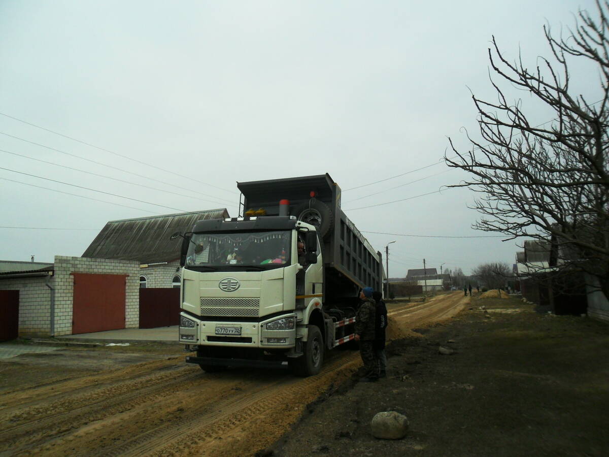 В поселке Климово благоустраивают улицы