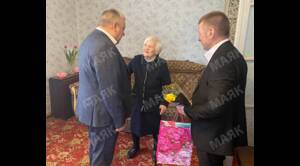 Губернатор поздравил с 8 Марта 94-летнюю партизанку из Новозыбкова
