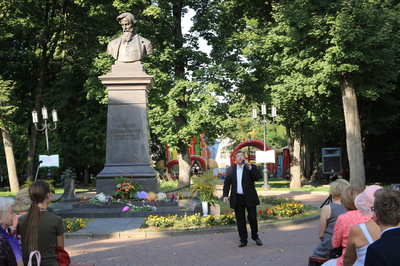 В Брянске в День рождения Толстого прочли стихи поэта