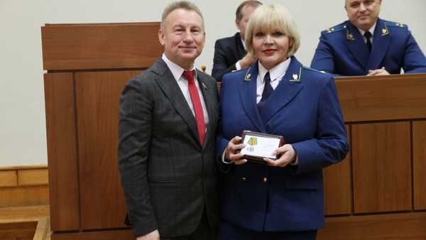 Памятные медали и почетные грамоты получили брянские прокуроры