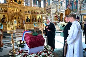 Митрополит Александр совершил отпевание брянского воина Евгения Азаркина