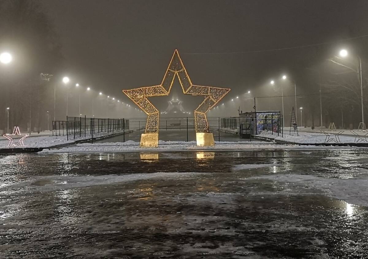 В Брянске сняли на фото Курган Бессмертия в пелене густого тумана